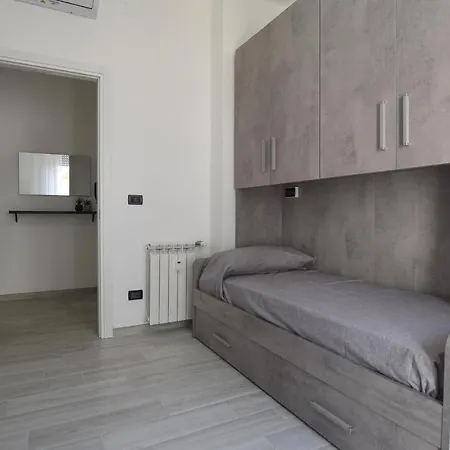 Beautiful In With 2 Bedrooms And Wifi 公寓